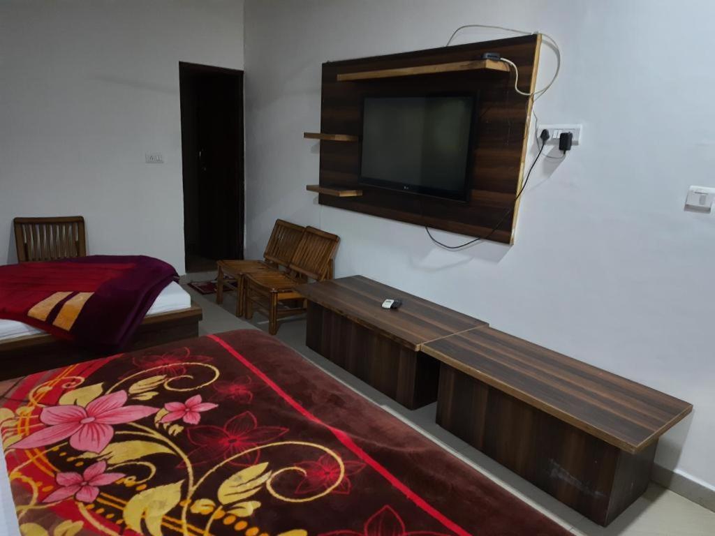 Hotel Amron45 Чандигарх Экстерьер фото