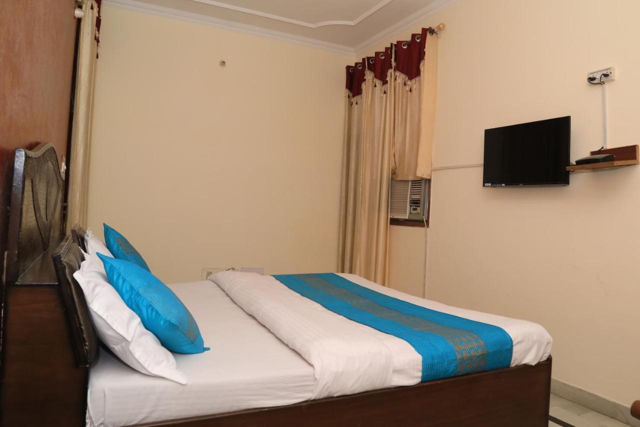 Hotel Amron45 Чандигарх Экстерьер фото